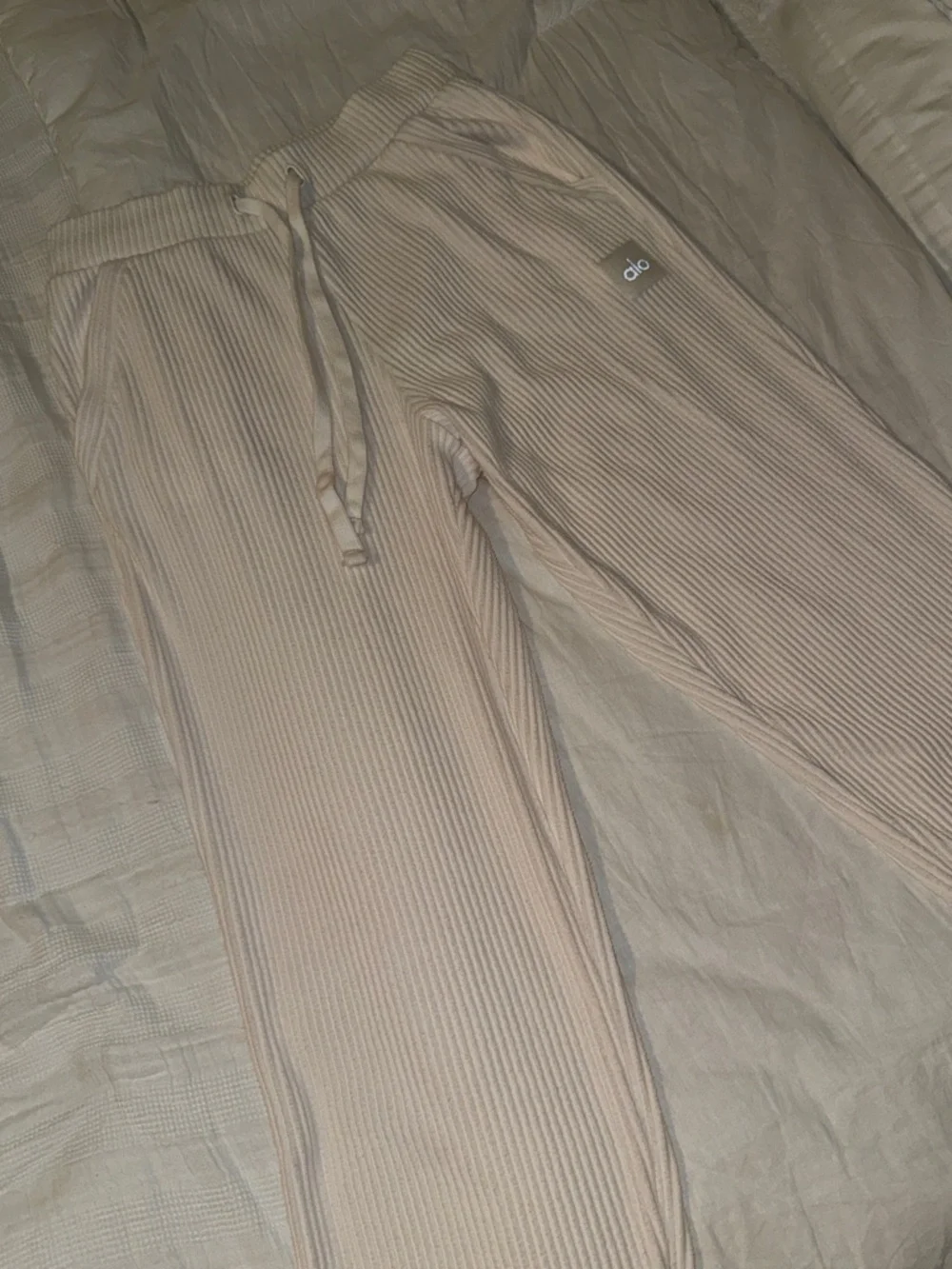 ALO Ribbed Drawstring Sweatpants - Light Beige - Picture 7 of 8